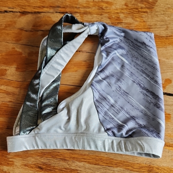 JoyLab Silver and White Ruffled Sports Bra - Picture 6 of 7